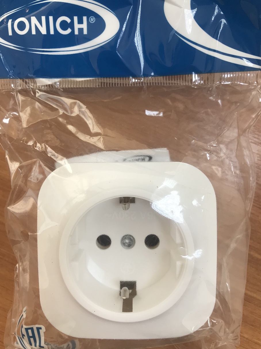 Розетка IONICH 1гн с/з белая 1416